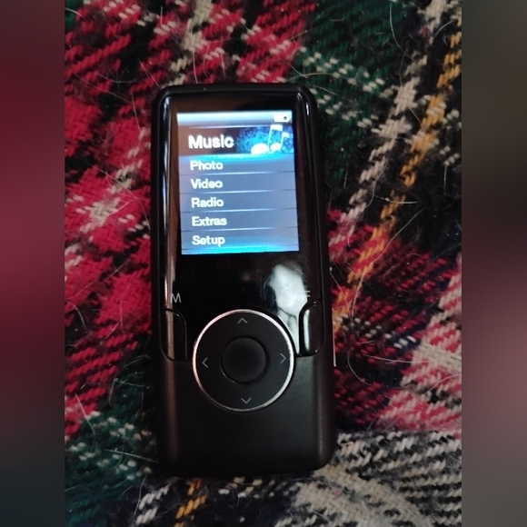 Coby MP620-4G MP3 Player BLACK ... TESTED WORKING ... NO CHARGER CABLE - Picture 1 of 3